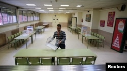 2015年12月18日西班牙马德里大选前的一个选举站。