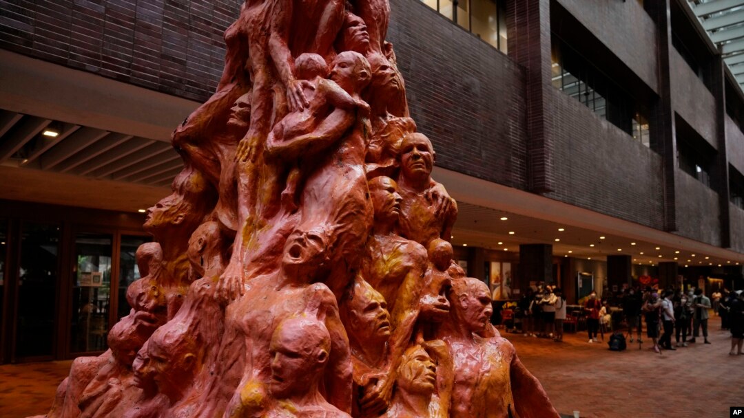 "Pillar of Shame" di Universitas Hong Kong, 13 Oktober 2021. (AP Photo/Kin Cheung)