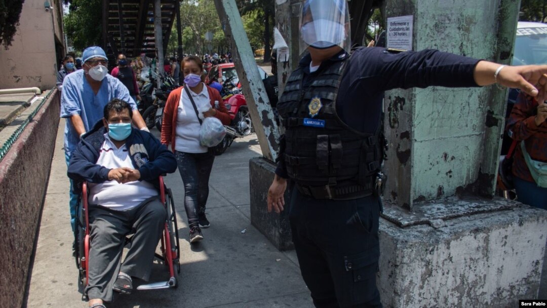 Las autoridades de salud en México anuncian transición a la llamada "nueva normalidad" debido a la pandemia de COVID-19.