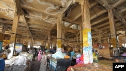 Vue intérieure du célèbre marché de Sandaga à Dakar le 19 octobre 2013.