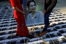 San Suu Kyi de Birmania, de 75 años, es hija del héroe de la independencia birmana, Aung San.