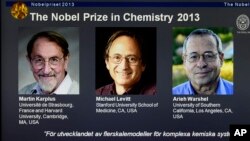 Ilmuwan Martin Karplus, Michael Levitt dan Arieh Warshe meraih hadiah Nobel Kimia 2013 (9/10).