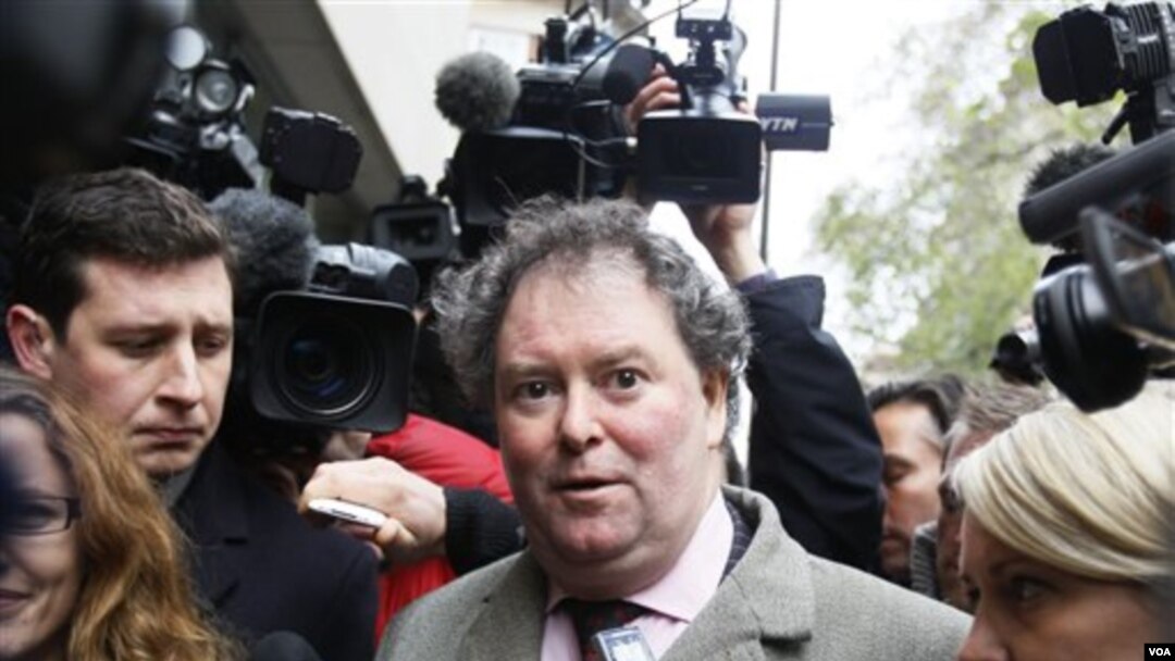 Mark Stephens, pengacara pendiri WikiLeaks Julian Assange, berbicara kepada media di London, Selasa 7 Desember 2010.