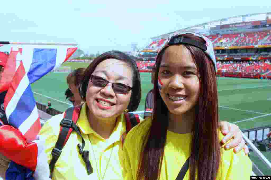 Thai Football fans in Ottawa