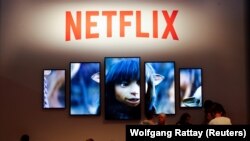  Las acciones de Netflix abrieron el martes, 24 de septi9embre del 2019, en territorio negativo para el año — la primera vez que eso sucede desde el 2016 _, en momentos en que grandes compañías de los medios ingresan al streaming para competir por subscriptores.