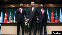 Turkish President Tayyip Erdogan (C) poses with Somali President Hassan Sheikh Mohamud (R) and Ethiopian Prime Minister Abiy Ahmed following a press conference in Ankara, Turkey, Dec. 11, 2024. Murat Kula/Presidential Press Office/Handout via Reuters. 