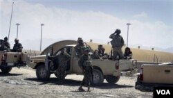 Plizyè Moun Mouri nan yon Ayewopò nan Afganistan