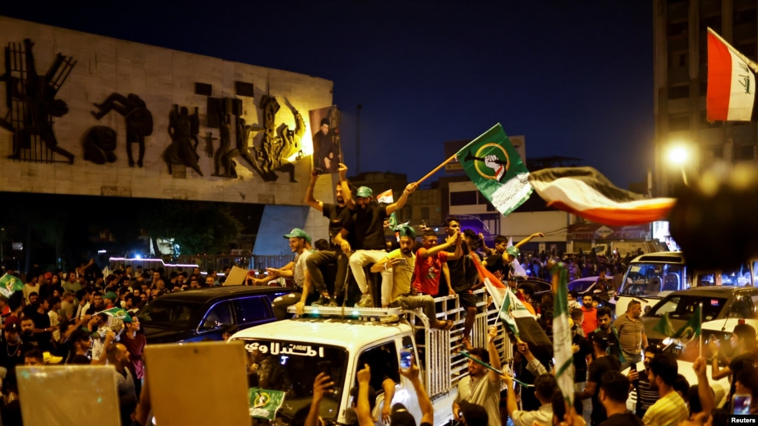 پشتیوانانی بزووتنەوەی سەدر ئەنجامی هەڵبژاردنەکان رێزدەگرن. ١١ی مانگی ١٠ی ٢٠٢١ی زاینی
