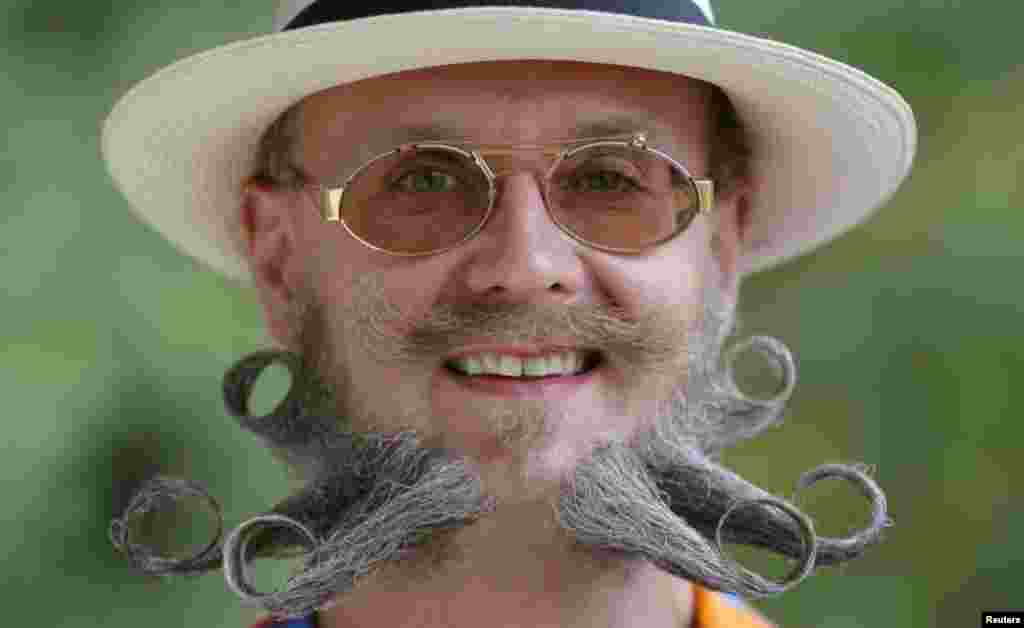 Spain's Diego Costa reacts during their 2014 World Cup Group B soccer match against Chile at the Maracana stadium, in Rio de Janeiro, June 18, 2014.