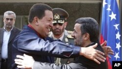 Iranian President Mahmoud Ahmadinejad, right, welcomes his Venezuelan counterpart Hugo Chavez, during official ceremony, in Tehran, Iran, 19 Oct. 2010.