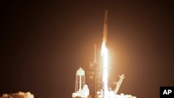 지난 3일, 미국인 3명과 러시아인 1명을 태운 스페이스X사의 유인 우주선이 팰컨9 로켓에 실려 플로리다주 케이프 캐너버럴에서 발사됐다. (자료사진)