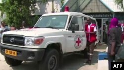 Une ambulance devant une polyclinique à Libreville pour des blessures par balle, le 31 août 2016.