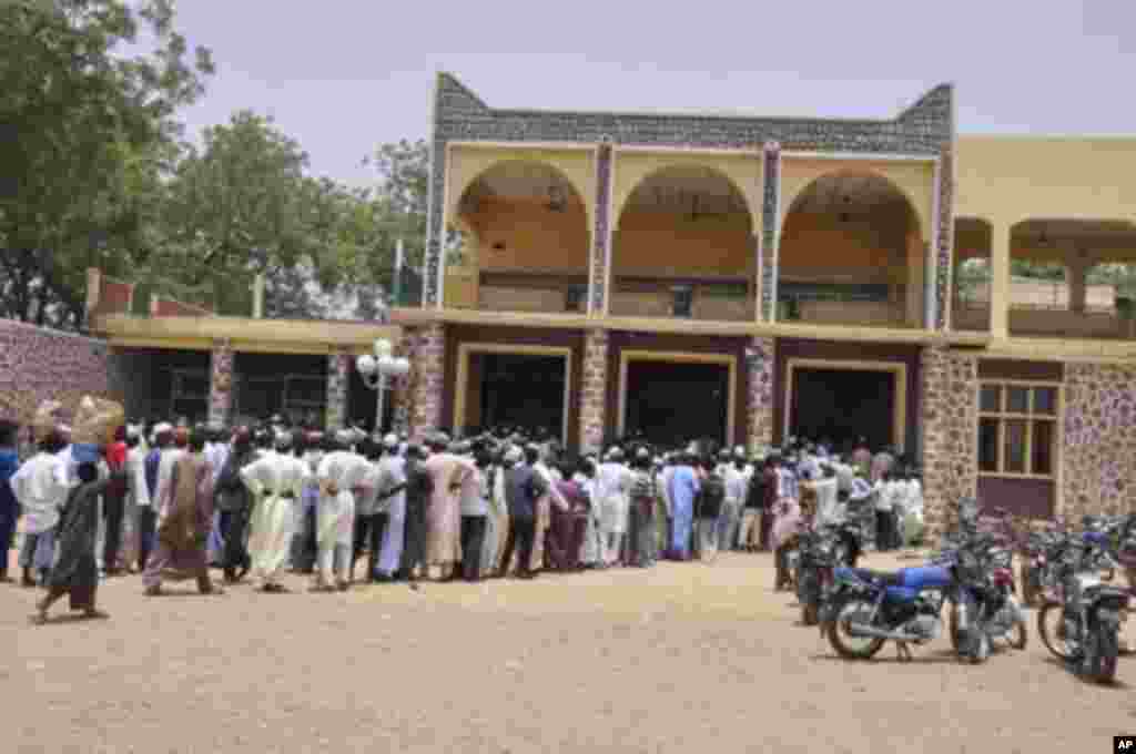 Masu jefa kuri'a a mazabar Kofar Sarkin Kano