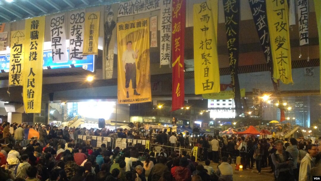 金钟占领区11月19日继续集会（美国之音海彦拍摄）