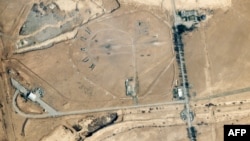 플래닛 랩스 PBC가 22일에 촬영해 공개한 위성 사진. 이란 이스파한 공군 기지의 방공 시스템 모습을 보여주고 있다. AFP PHOTO / PLANET LABS PBC
