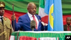 Presiden Burundi, Pierre Nkurunziza disumpah untuk masa jabatan ketiga di Bujumbura, Kamis (20/8).