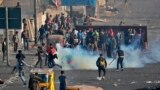 ادامه تظاهرات ضد دولتی در عراق، شلیک گاز اشک&zwnj;آور به تظاهرکنندگان در بغداد، عراق