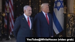 دونالد ترمپ، رییس جمهور ایالات متحده و بنیامین نتنیاهو، صدراعظم اسراییل حین ملاقات در مارلاگو - فلوریدا