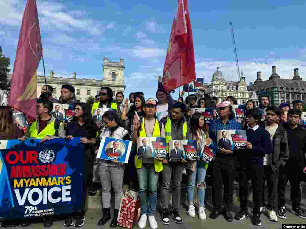 လွှတ်တော်အဆောက်အဦးရှေ့က Parliament Square ရင်ပြင်မှာ မြန်မာတိုင်းရင်းသားများ ဆန္ဒပြခဲ့ကြ (Photo: CJ)