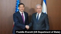 آقای نتانیاهو برای دیدار با رئیس جمهوری آمریکا در واشنگتن به سر می‌برد و قرار است دیداری با مارکو روبیو داشته باشد. 