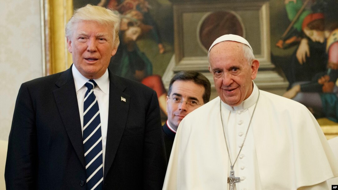 Presiden AS Donald Trump bertemu dengan Paus Fransiskus di Vatikan, Rabu (24/5). 