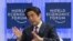日本首相安倍在达沃斯世界经济论坛讲话。