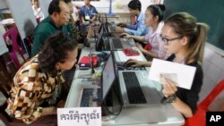 Cambodians sit for registering their names during a voter registration process of the National Election Committee (NEC) in Phnom Penh, Cambodia, Thursday, Sept. 1, 2016. NEC started its three-month-long voter registration in the day for the next general election scheduled for July 2018. (AP Photo/Heng Sinith)