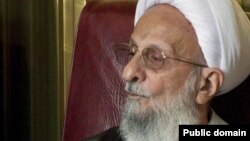 محمدتقی مصباح یزدی، از روحانیون بانفوذ در میان جناح تندرو در ایران