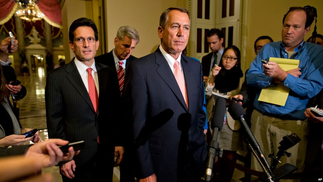 Ketua DPR AS John Boehner (tengah) dan para anggota DPR partai Republik belum menunjukkan tanda-tanda mendekati kesepakatan anggaran dengan Presiden Obama (foto: dok). 