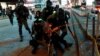 香港爆发大规模警民冲突 七大传媒工会斥警方针对记者暴力