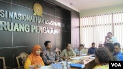 Posko Kemanusiaan Lintas Iman dan Forum Cinta Damai Aceh Singkil mengadu ke Komnas HAM. (VOA/Fathiyah Wardah)