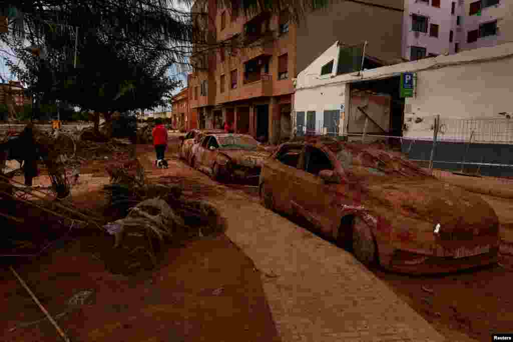 Cuando la región de Valencia, España, sigue luchando para recuperarse de las fatales inundaciones, empieza a tomar medidas ante posibles nuevas lluvias torrenciales.&nbsp;