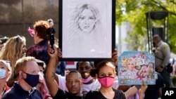 Britney Spears supporters demonstrate outside a hearing concerning the pop singer's conservatorship at the Stanley Mosk Courthouse, Wednesday, Sept. 29, 2021, in Los Angeles. (AP Photo/Chris Pizzello)