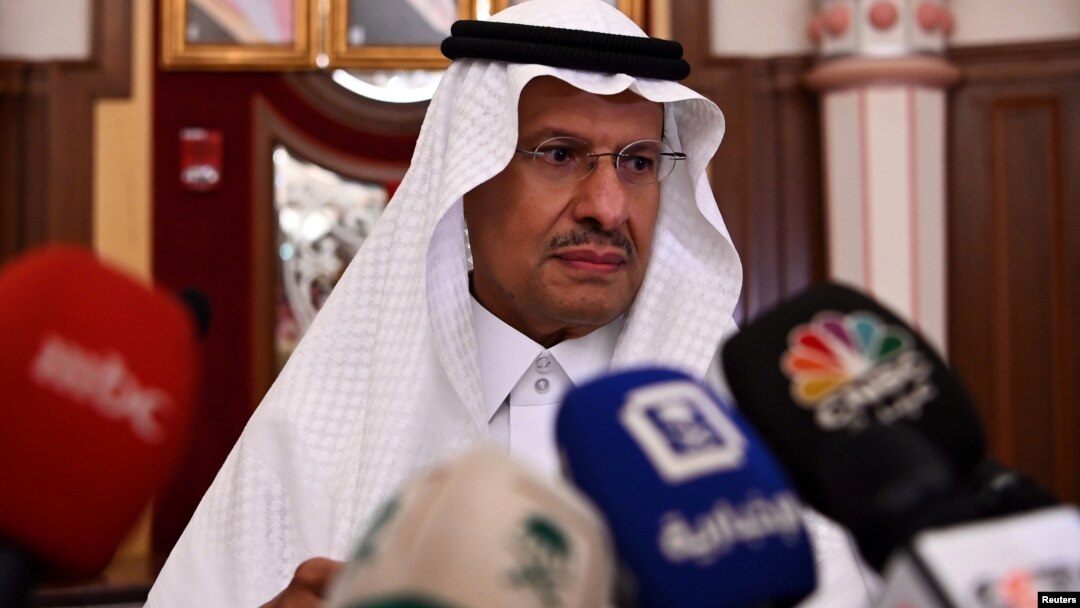Menteri Energi Arab Saudi Prince Abdulaziz bin Salman dalam konferensi pers di Jeddah, Arab Saudi, 17 September 2019. (Foto: Reuters)