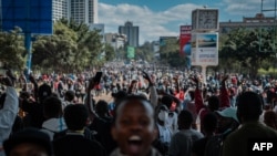 Fotografia de arquivo: manifestantes reúnem-se durante uma greve nacional para protestar contra o aumento de impostos e a Lei das Finanças de 2024, no centro de Nairobi, a 25 de junho de 2024. 