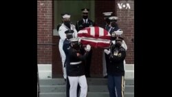 装载民权运动领袖刘易斯灵柩的马车走过埃德蒙·佩特斯桥