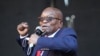 L'ancien président sud-africain Jacob Zuma s'adresse à des partisans devant la Haute Cour de Pietermaritzburg, en Afrique du Sud, le 26 mai 2021, où il fait face à des accusations de corruption.