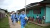Un equipo sanitario visita la provincia de Iquitos, en Perú, para iniciar la vacunación contra el COVID-19 en la zona el 15 de mayo de 2021.