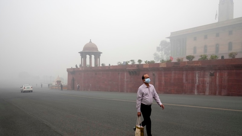 India's capital chokes as air pollution levels hit 50 times the safe limit 