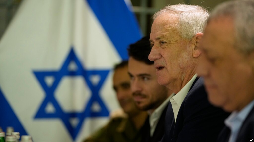 အဖွဲ့ဝင်သုံးဦးပါ အစ္စရေး စစ်ဝန်ကြီးအဖွဲ့ဝင် Benny Gantz (အလယ်)