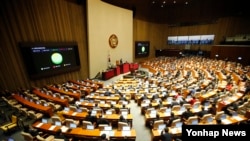 지난 2016년 3월 한국 국회에서 열린 본회의에서 북한인권법이 첫 발의 11년 만에 통과됐다.