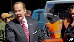 La actriz Melissa McCarthy como el ex jefe de prensa de la Casa Blanca, Sean Spicer, en el programa televisivo de NBC Saturday Night Live. McCarthy protagoniza "Life of the Party", que se estrena esta semana en EE.UU.