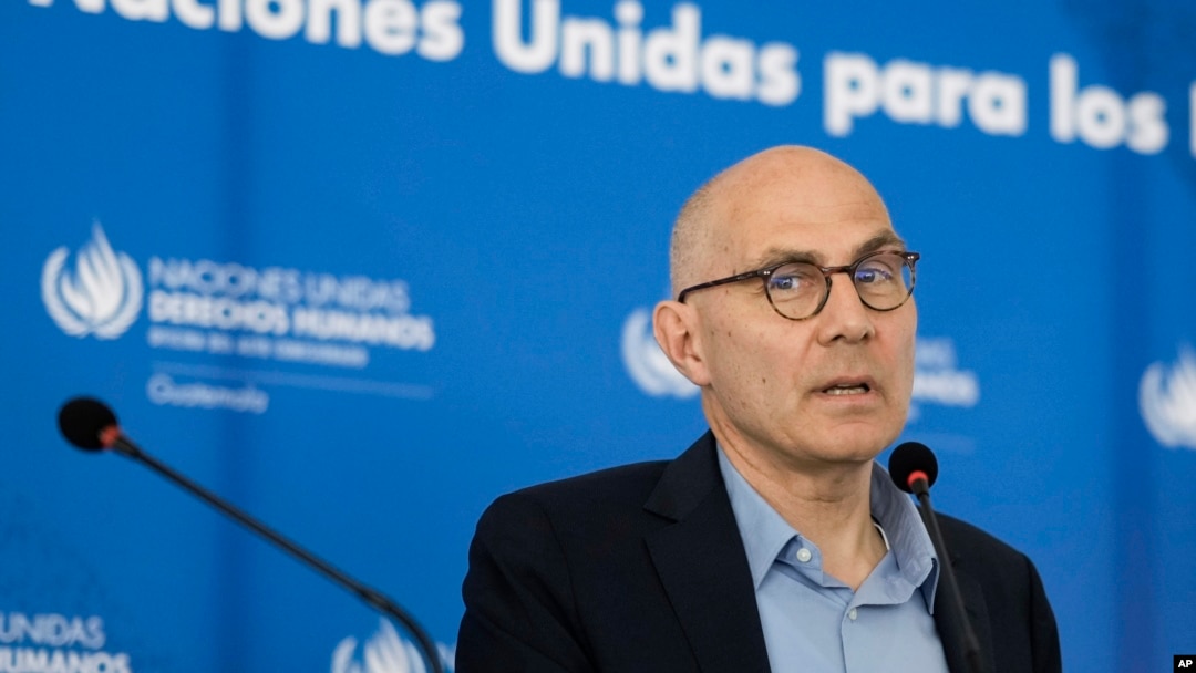Volker Türk, Alto Comisionado para Derechos Humanos de la ONU, habla a la prensa en Guatemala, el 19 de julio de 2024.