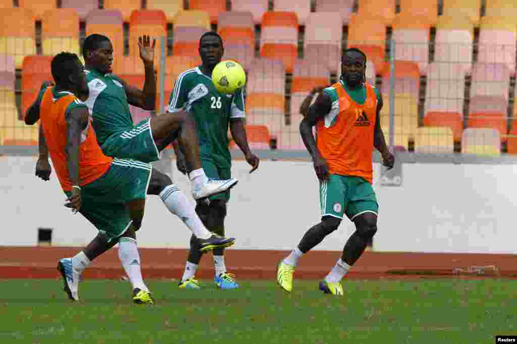 Members of the Super Eagles, Nigeria's national team, train in Abuja October 10, 2013 before World Cup qualifier against Ethiopia.