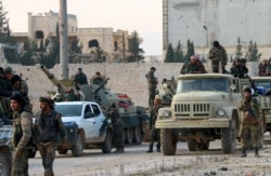 Syrian army soldiers advance on an area in the northern Aleppo countryside, Feb. 17, 2020.