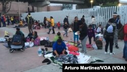 Migranti iz Centralne Amerike na granici Meksika i SAD (Foto: Arturo Martínez/VOA)