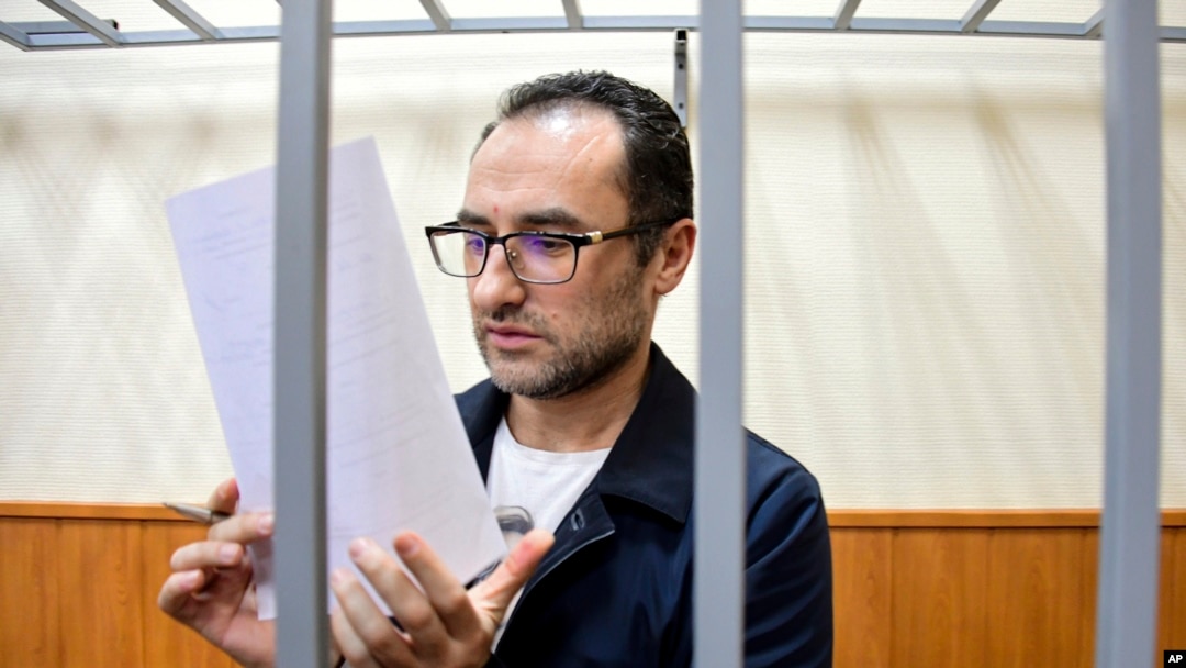 Eugene Spektor, američki državljanin rođen u Rusiji, stoji iza rešetaka u sudnici u Moskvi, Rusija, u četvrtak, 20. februara 2020.
