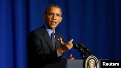 El presidente de Estados Unidos, Barack Obama, durante una conferencia de prensa en París, al final de su visita a Francia para asistir a la Cumbre de la ONU sobre Cambio Climático. Dic. 1 de 2015.