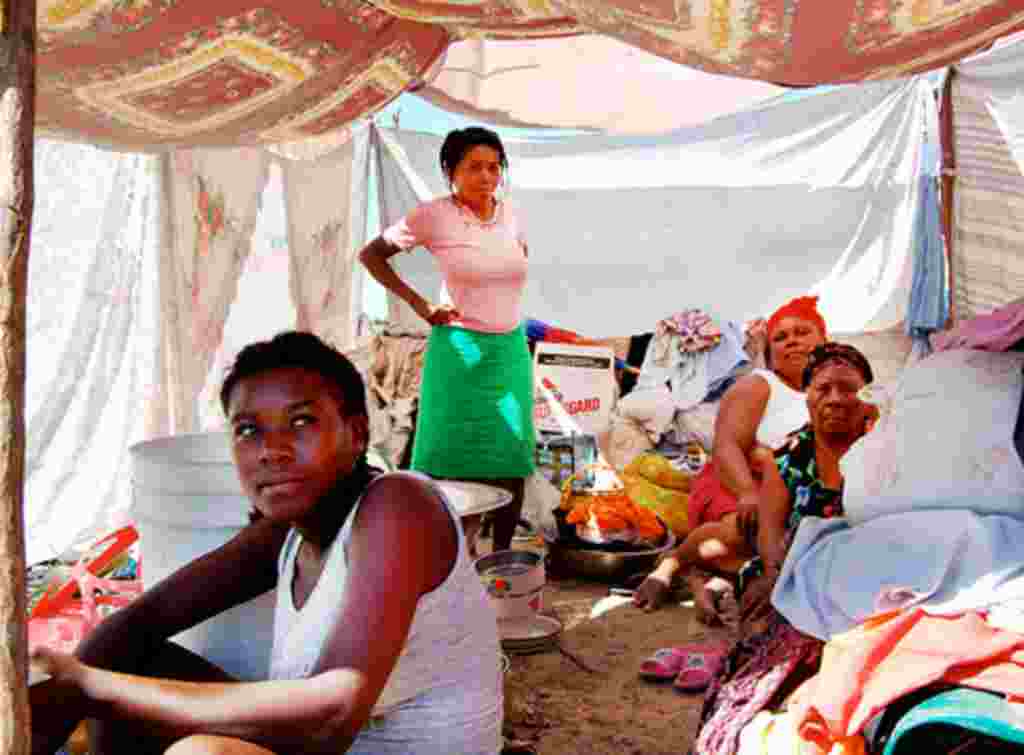 Bantuan Internasional Berlanjut di Haiti (Foto: B. Newhouse)