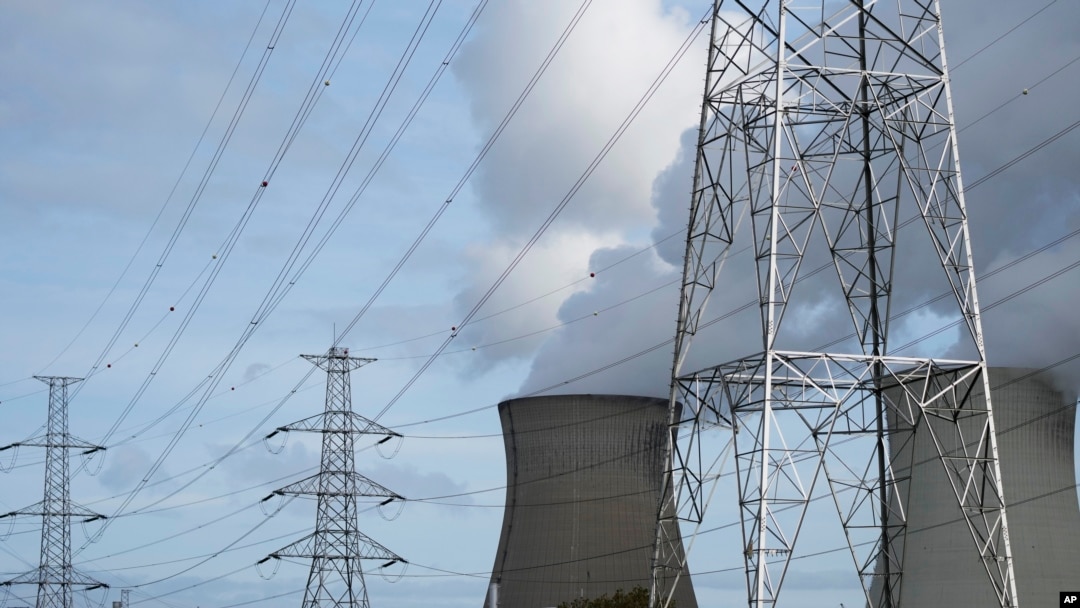 Nuklearna elektrane u blizini komunalnih linija u Doelu, Belgija, 11. oktobar, 2021. (Foto: AP/Virginia Mayo)